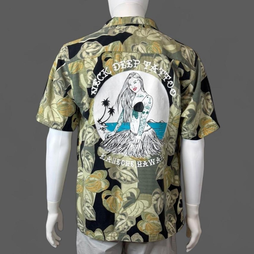 Tommy Bahama Neck Deep Tattoo Hula Girl Silk Hawaiian Shirt Men's S